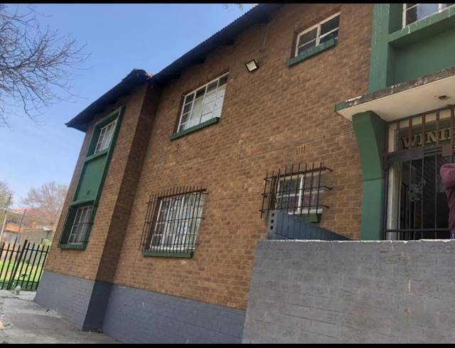 8 BEDROOM APARTMENT FOR SALE IN ROSETTENVILLE